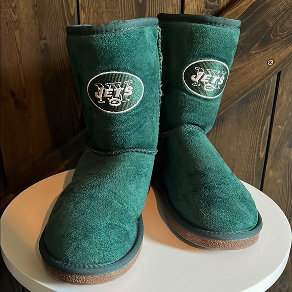 NFL Green Women's Slippers - Picture 1 of 10